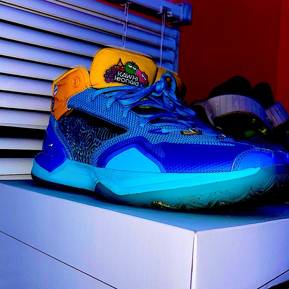 Kawhi Leonard basketball shoes blue/gold